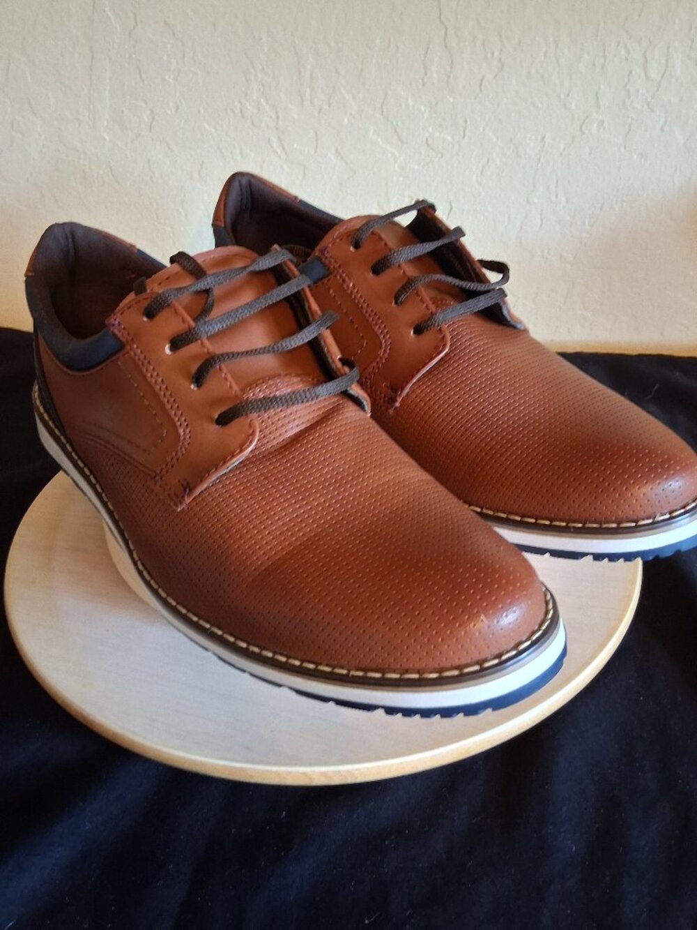 Brown Men's Oxford shoe the brand is Lobos 19 Leather shoe Made in Mexico 28.5